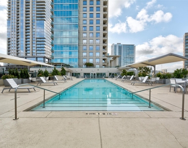 300 Bowie St - Photo Thumbnail 1