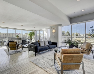 300 Bowie St - Photo Thumbnail 17