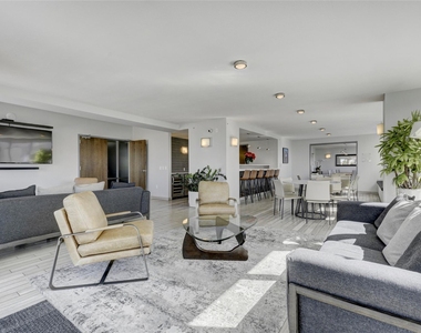 300 Bowie St - Photo Thumbnail 15