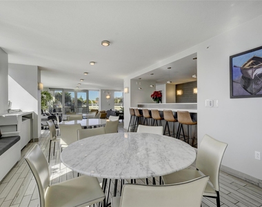 300 Bowie St - Photo Thumbnail 16