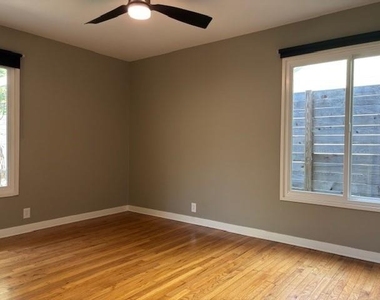 7709 Mullen Dr - Photo Thumbnail 12