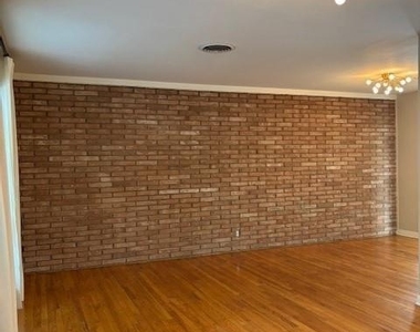7709 Mullen Dr - Photo Thumbnail 4