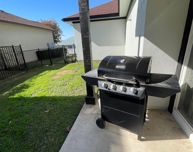 1213 Delsie Dr - Photo Thumbnail 28