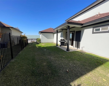 1213 Delsie Dr - Photo Thumbnail 29