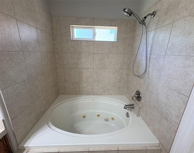 1213 Delsie Dr - Photo Thumbnail 17