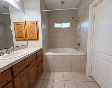 1213 Delsie Dr - Photo Thumbnail 15