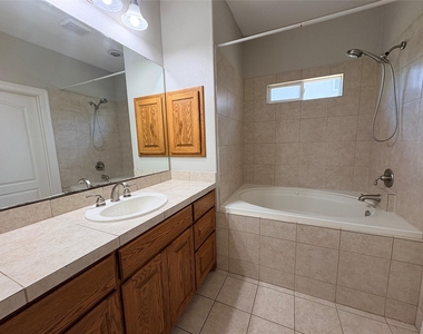 1213 Delsie Dr - Photo Thumbnail 16