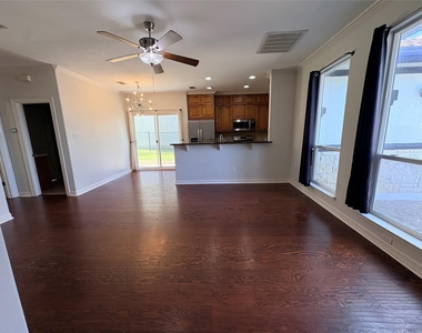 1213 Delsie Dr - Photo Thumbnail 7