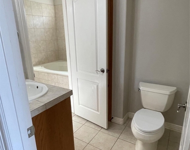 1213 Delsie Dr - Photo Thumbnail 13