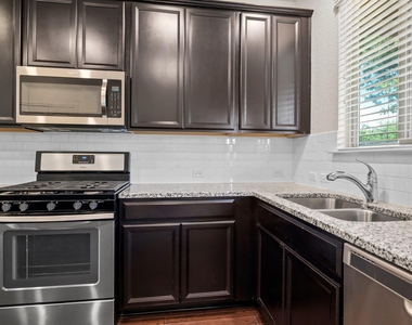 537 Bonnet Blvd - Photo Thumbnail 10