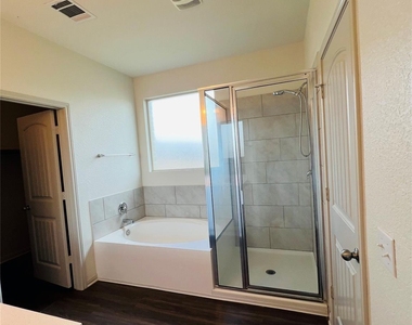 16901 Aventura Ave - Photo Thumbnail 10