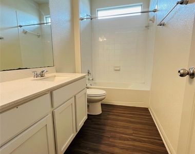 16901 Aventura Ave - Photo Thumbnail 7