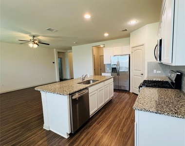 16901 Aventura Ave - Photo Thumbnail 18