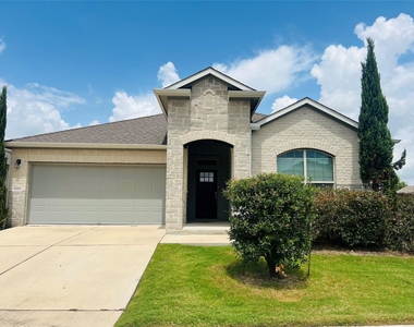 16901 Aventura Ave - Photo Thumbnail 1