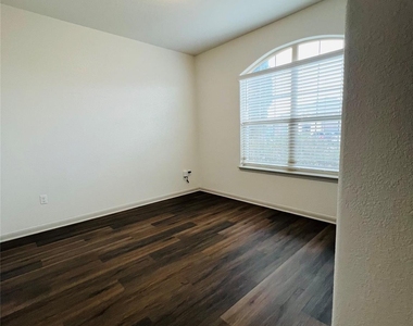 16901 Aventura Ave - Photo Thumbnail 5