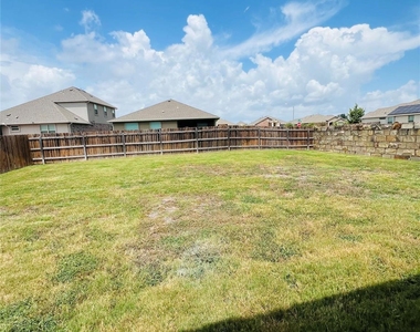 16901 Aventura Ave - Photo Thumbnail 21