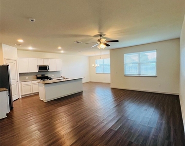 16901 Aventura Ave - Photo Thumbnail 12