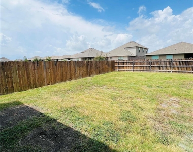 16901 Aventura Ave - Photo Thumbnail 20