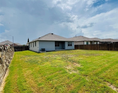 16901 Aventura Ave - Photo Thumbnail 23