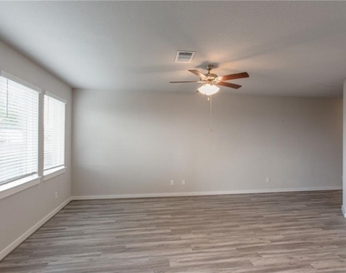 17303 C Leafroller Dr - Photo Thumbnail 5
