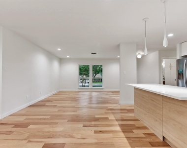 11900 Dove Haven Dr - Photo Thumbnail 7