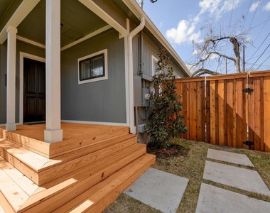 2106 Holly St - Photo Thumbnail 3