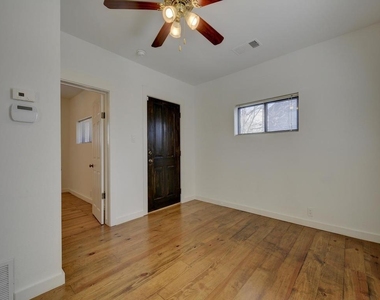 2106 Holly St - Photo Thumbnail 8