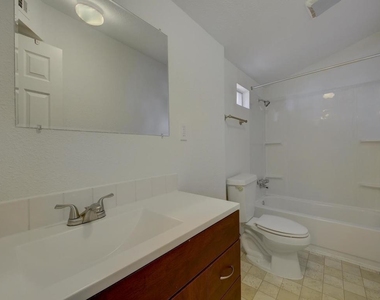 2106 Holly St - Photo Thumbnail 24