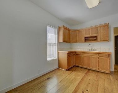 2106 Holly St - Photo Thumbnail 11