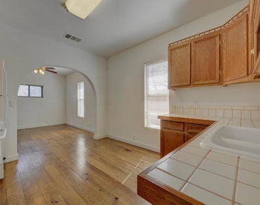 2106 Holly St - Photo Thumbnail 15