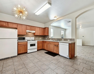 2412 Allred Dr - Photo Thumbnail 6