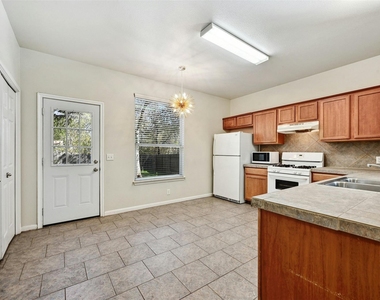 2412 Allred Dr - Photo Thumbnail 9