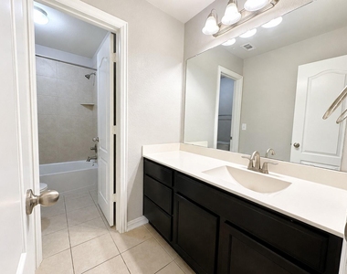 604 Vista Gardens Dr - Photo Thumbnail 24