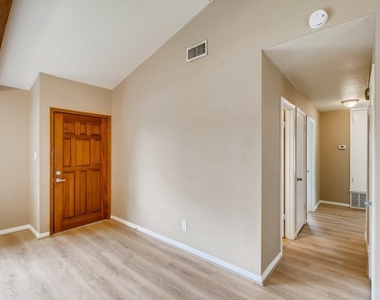 715 Vanguard St - Photo Thumbnail 4