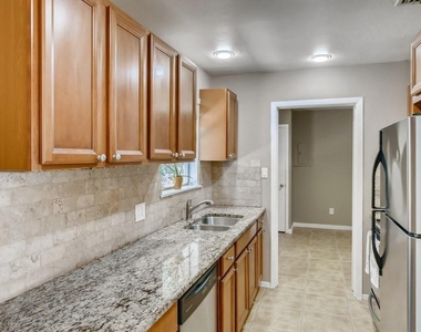 715 Vanguard St - Photo Thumbnail 12
