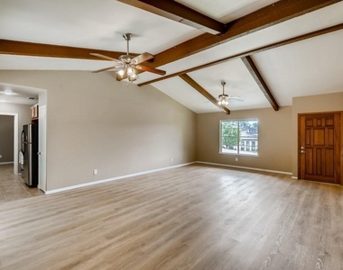 715 Vanguard St - Photo Thumbnail 8