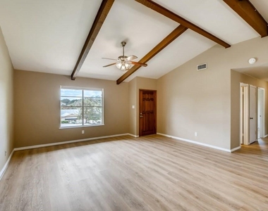 715 Vanguard St - Photo Thumbnail 10