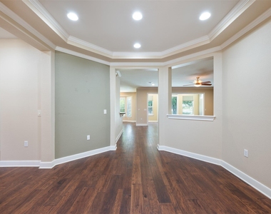 202 River Rock Dr - Photo Thumbnail 4