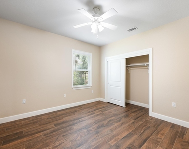 202 River Rock Dr - Photo Thumbnail 23