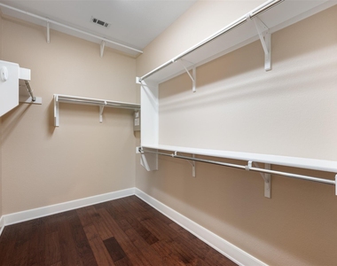 202 River Rock Dr - Photo Thumbnail 20