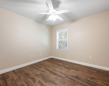 202 River Rock Dr - Photo Thumbnail 22