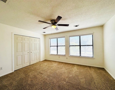 306 Applewood Dr - Photo Thumbnail 11
