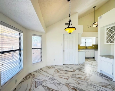 306 Applewood Dr - Photo Thumbnail 13