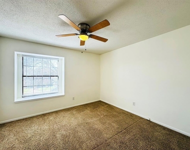 306 Applewood Dr - Photo Thumbnail 12