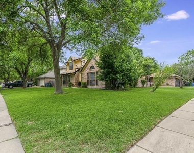 306 Applewood Dr - Photo Thumbnail 17
