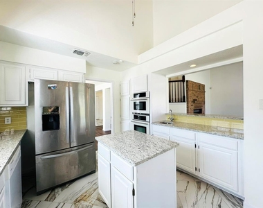 306 Applewood Dr - Photo Thumbnail 15