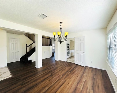 306 Applewood Dr - Photo Thumbnail 5