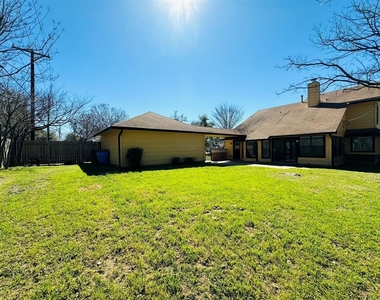 306 Applewood Dr - Photo Thumbnail 19