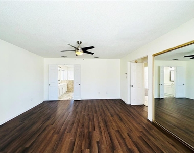 306 Applewood Dr - Photo Thumbnail 7