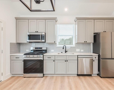 525 S Main St - Photo Thumbnail 8